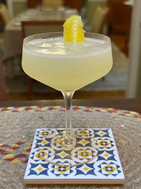 Yellow Jacket: gin and honey